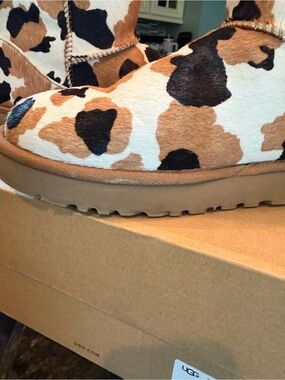 UGG-Mini Cow Print
